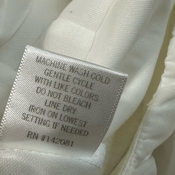 NWT Miami Francesca’s White Satin Tiered Puff Sleeve Romper - Picture 6 of 16